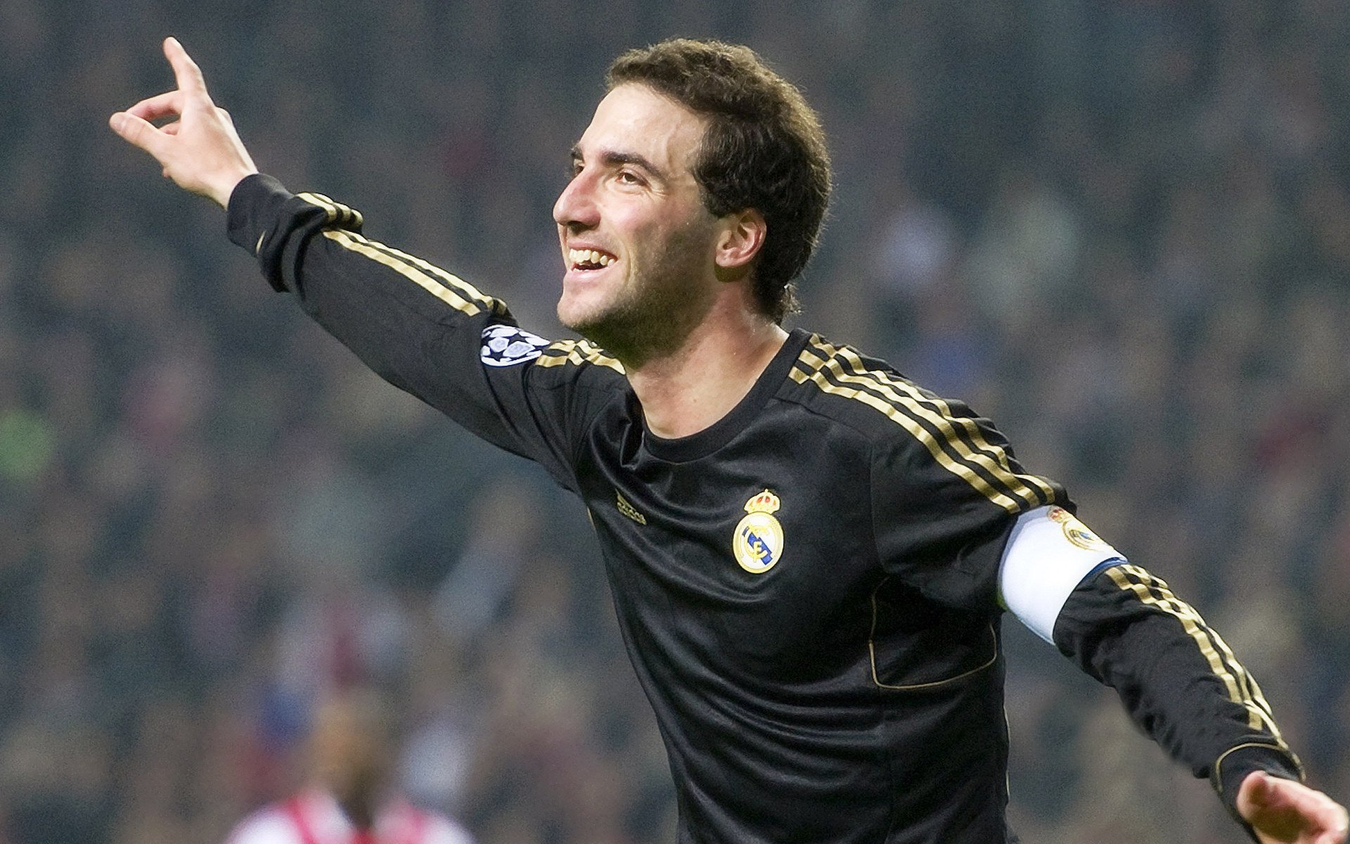 动容!38岁瓦尔迪3轮2球意甲乱杀:扛翻27岁意国脚+奔袭半场破尤文,瓦尔迪足球